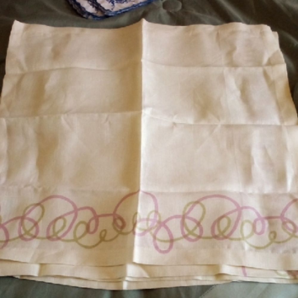 TOM THOMPSON Elegant Cream Napkins with Pastel Swirls set of 4